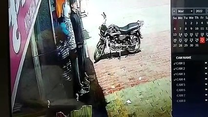 यहां सीसीटीवी कैमरे में कैद हुआ चोर लेकिन पुलिस की पकड़ से दूर...