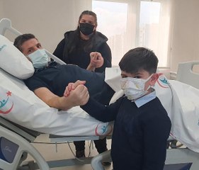 KOVİD'E AŞISIZ YAKALANDI, 70 GÜN YOĞUN BAKIMDA KALDI, HAYATININ EN BÜYÜK PİŞMANLIĞINI YAŞADI