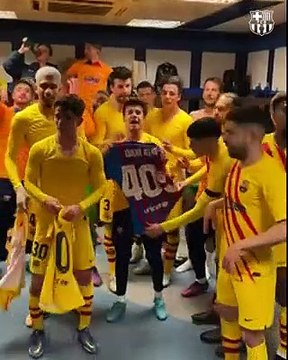 Dani Alves, muy querido en el vestuario del Barça / FCB