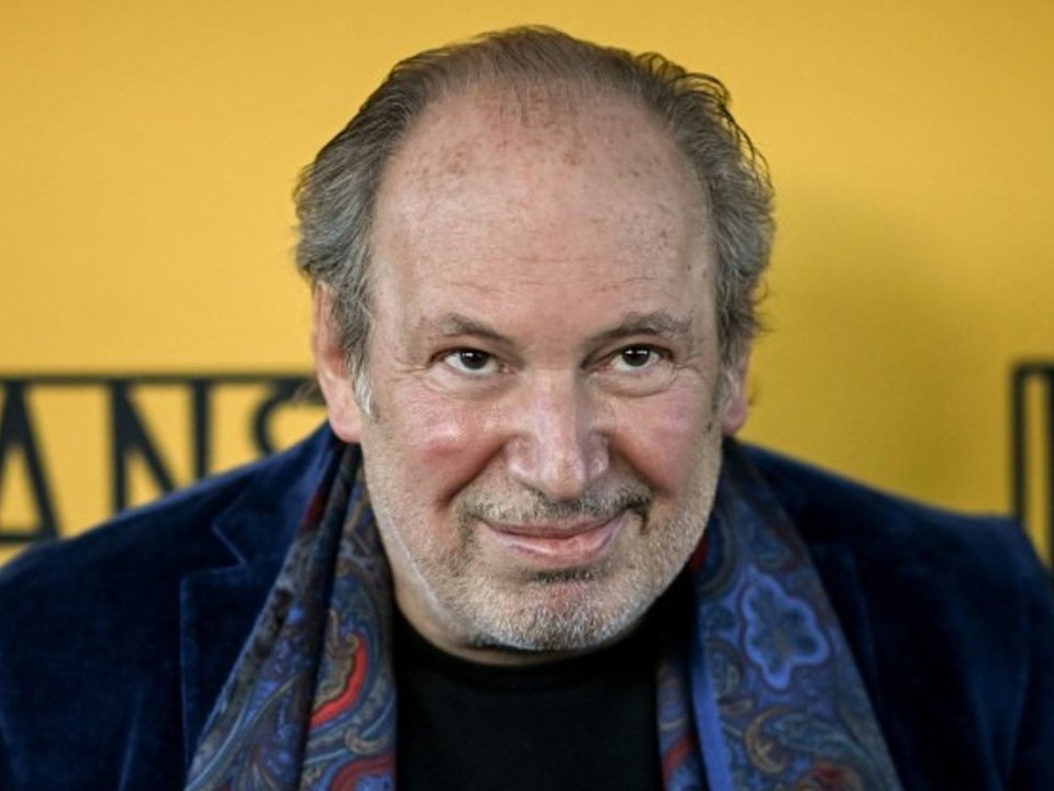 Filmkomponist hans zimmer gewinnt oscar - und greift zum bademantel