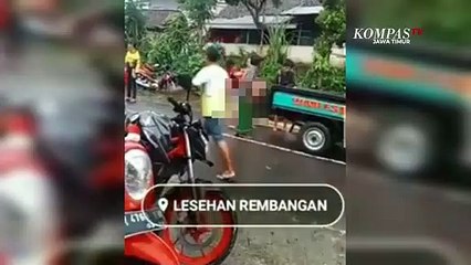 Dump Truk Muat Pemain Drumben Tabrak Pohon