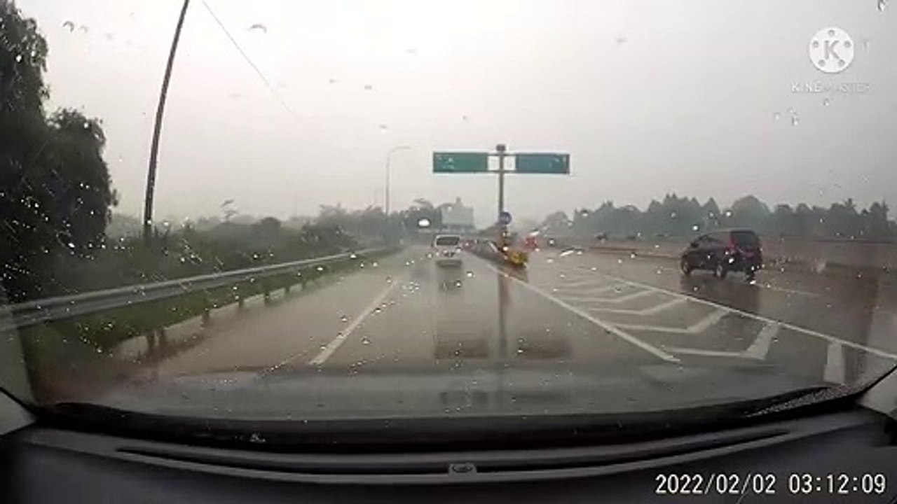 Terekam Media Kamera, Dashcam Kamera Mobil di Jalan Eps.0537