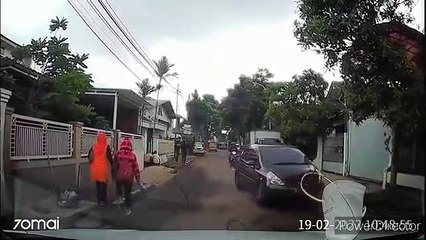 Terekam Media Kamera, Dashcam Kamera Mobil di Jalan Eps.0534