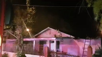 Parte de residência fica completamente destruída em incêndio no Floresta