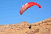 Şehit Kaymakam Safitürk anısına yamaç paraşütü yapıldı