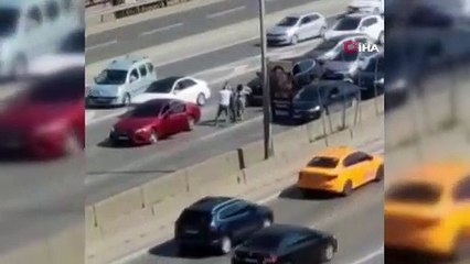 Maltepe'de araçları durdurup yumruk yumruğa kavga ettiler
