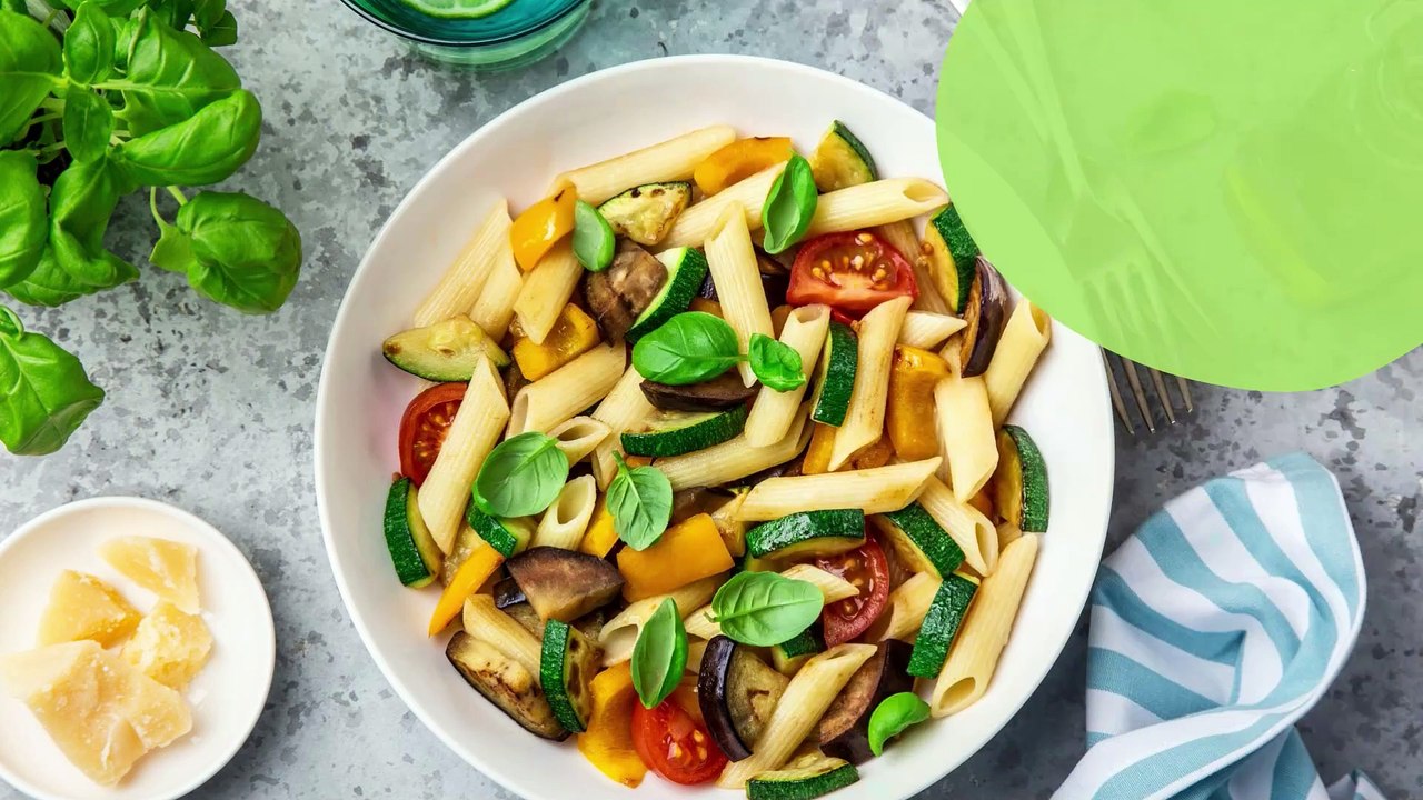 Salade de pâtes aux légumes rôtis et basilic