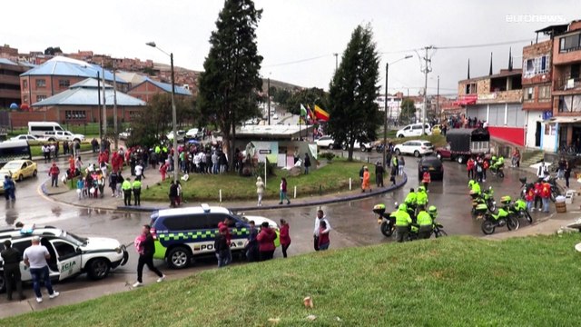 Un atentado con explosivos contra un puesto policial en Bogotá deja 35 heridos y un niño muerto