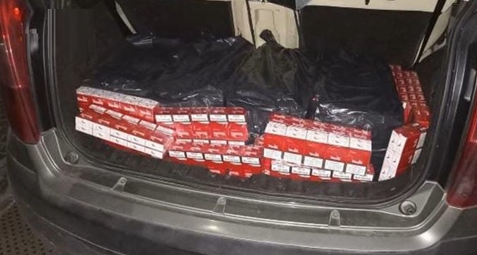 Napoli, presi due contrabbandieri di sigarette: scoperto deposito clandestino di bionde (28.03.22)