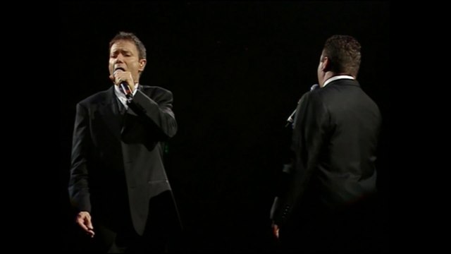 VITA MIA by Cliff Richard featuring Vincenzo La Scola live performance 1998 +lyrics