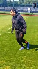 Emre Belözoğlu idmanda şov yaptı