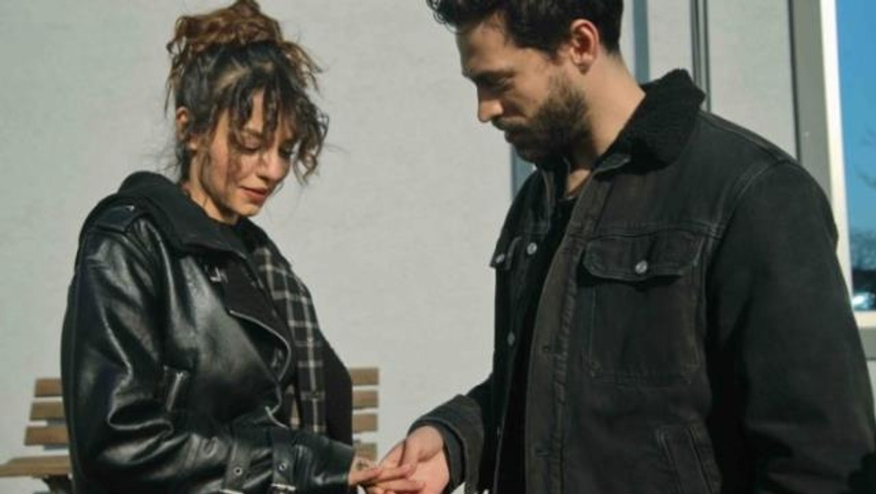 Üç Kuruş bu akşam ekranlarda! Efe, Leyla'ya evlenme teklifi ediyor!