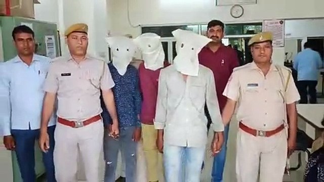 मोबाइल और चेन लूटने वाले तीन बदमाश चढ़े पुलिस के हत्थे