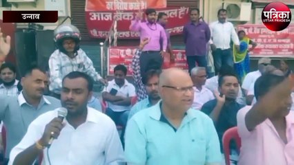 बैंकों के निजीकरण और भर्ती पर प्रतिबंध आदि मामलों को लेकर कर्मचारी हड़ताल पर