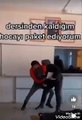 Öğrenci, dersinden kaldığı öğretmeninin başına poşet geçirdi