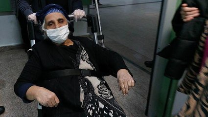 Hastanede eşine refakat eden yaşlı kadın, oğlu tarafından darbedildi