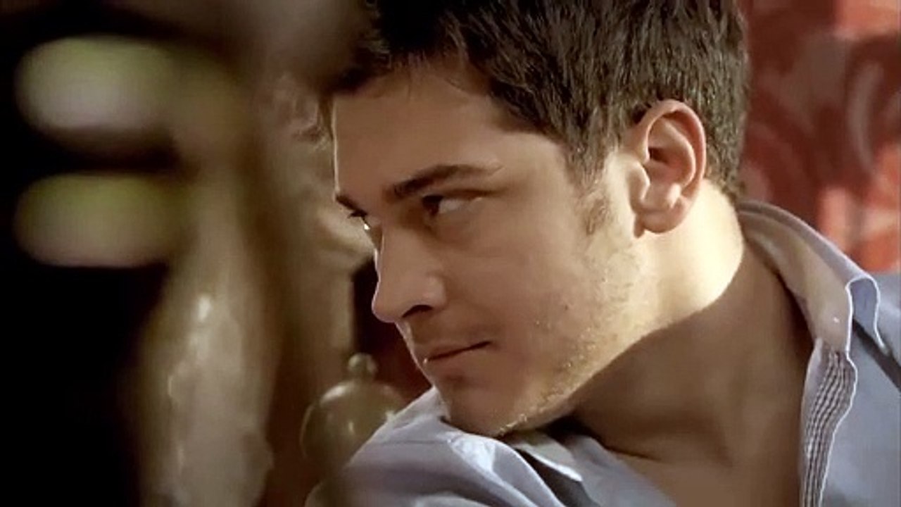 Tu piel contiene vitaminas - El Secreto De Feriha Capítulo 43 En Español