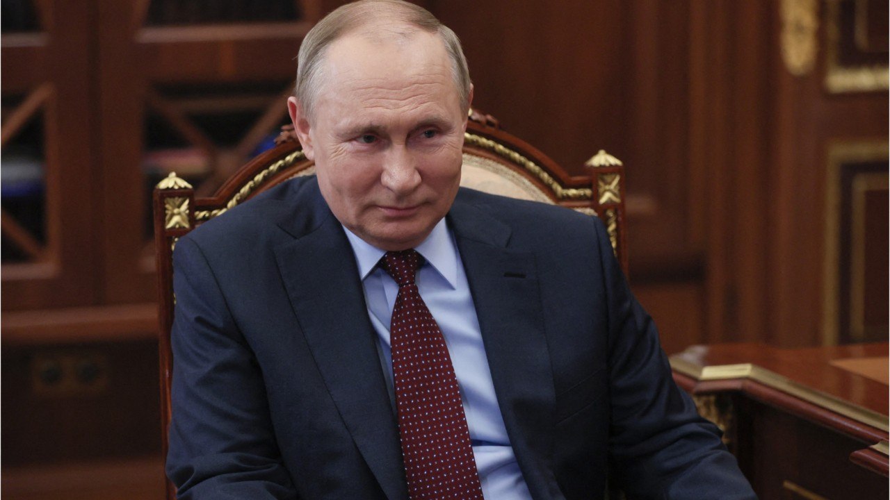 GALA VIDEO - Vladimir Poutine : comment a-t-il rendu ses deux filles invisibles ?