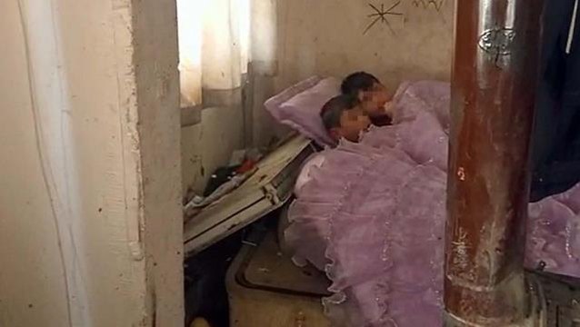 Mahallelinin kötü koku isyanı, insanlık dramını ortaya çıkardı! Çocuklar çöp dolu evde böyle bulundu