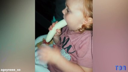 Une mère épuisée découvre comment faire dormir sa fille le soir avec une banane