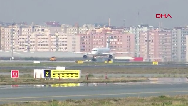 Rus heyetini taşıyan uçak Atatürk Havalimanı'na indi