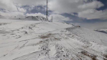 Kar nedeniyle mahsur kalan hastanın yardımına ekipler ulaştı