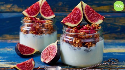 下载视频: Breakfast bowl au lait d'amandes, graines de chia, granola et figues