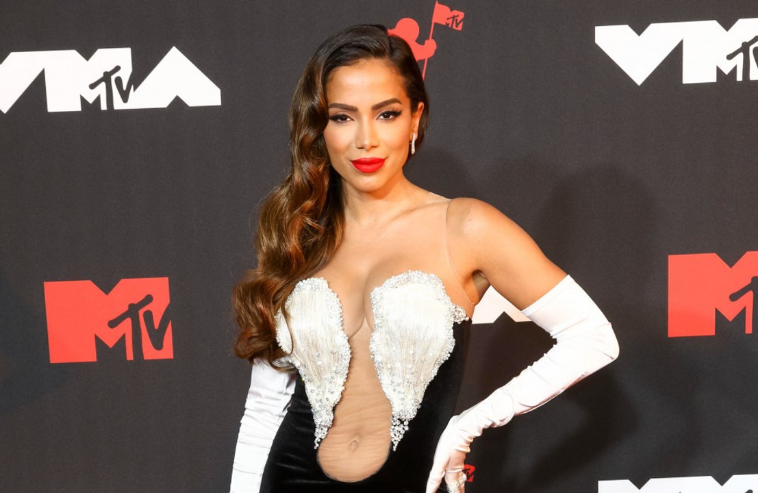 Anitta se manifesta após chegar ao primeiro lugar das paradas mundiais com 'Envolver’