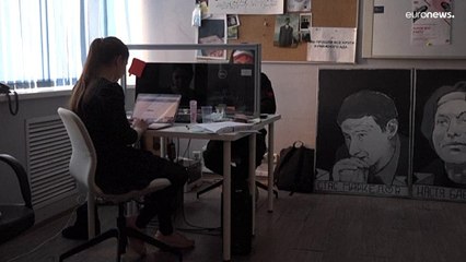 Trop de pression du Kremlin, le média indépendant Novaïa Gazeta cesse de paraître