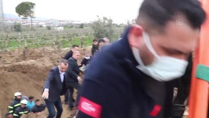 Altyapı kazısı sırasında göçük altında kalan 2 işçi kurtarıldı