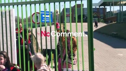Avec les réfugiés ukrainiens arrivant à la frontière polonaise