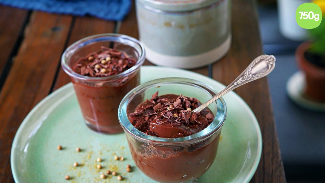 Crèmes dessert au chocolat et coriandre