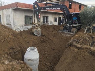 KANALİZASYON KANALINDA GÖÇÜK ALTINDA KALAN 2 İŞÇİ YARALANDI