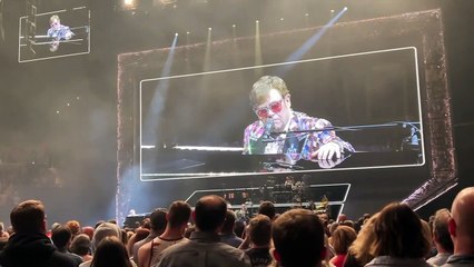 Elton John Pays Tribute to the Late Taylor Hawkins - 32622 - Des Moines, IA
