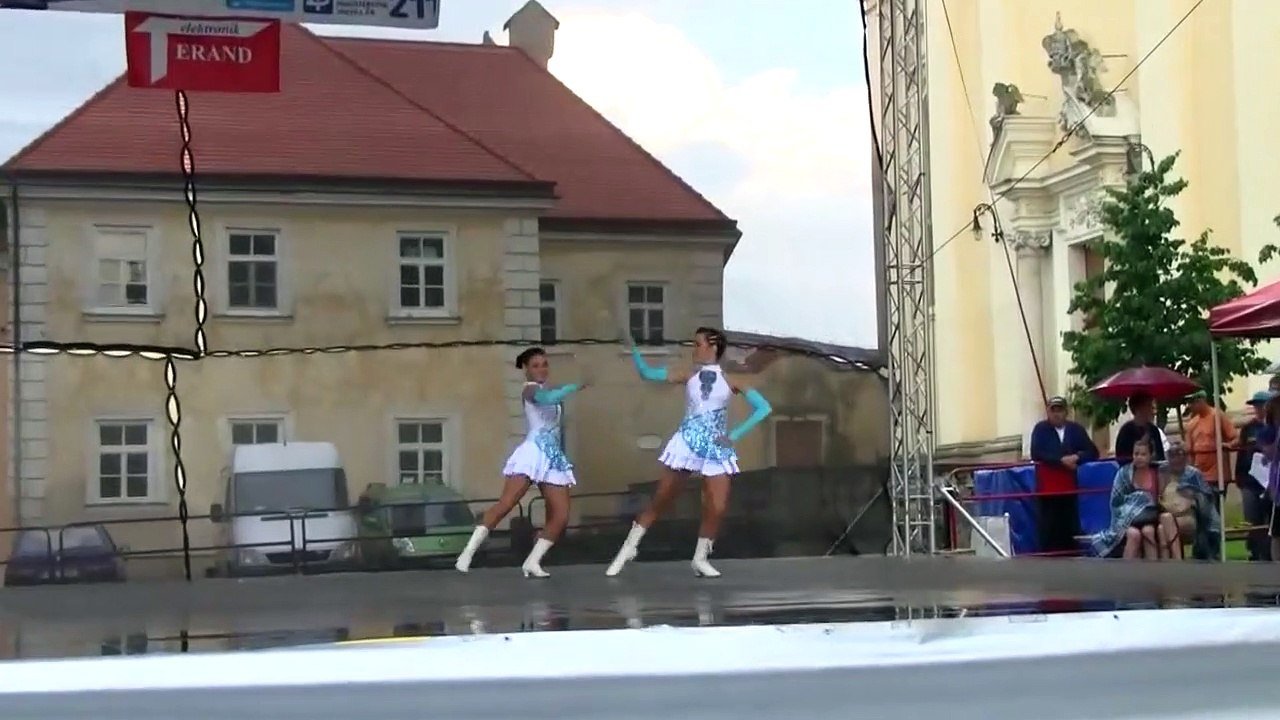 2 nice majorettes
