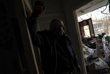 Son dakika haberleri: Ukraynalılar, bombardıman tehlikesine rağmen Kiev'de yaraları sarmaya çalışıyor
