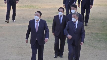 尹 "靑 시대 마감 꼭"...文 "예산 면밀히 살펴 협조" / YTN