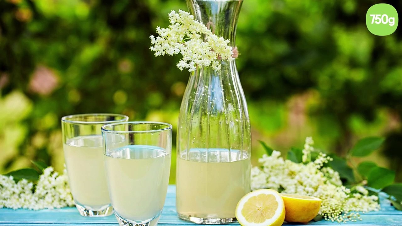 Mocktail (cocktail sans alcool) à la fleur de sureau et au citron