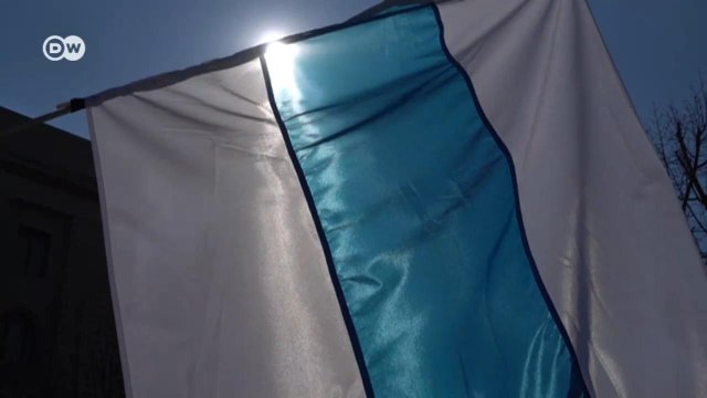 Бело-сине-белый флаг - новый символ российского протеста (28.03.2022)