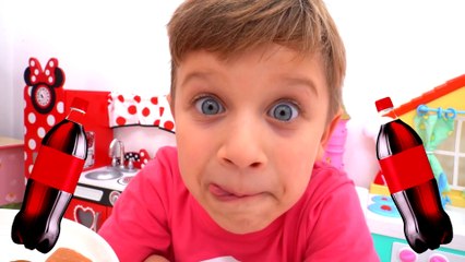 Diana et Roma font semblant de jouer avec de la gelée contre de la vraie nourriture