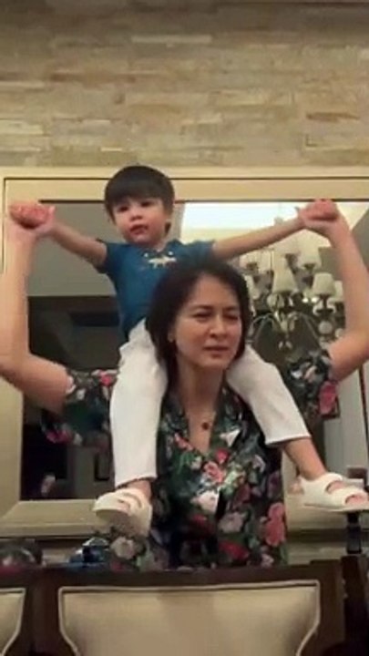 Zia and Mommy sings