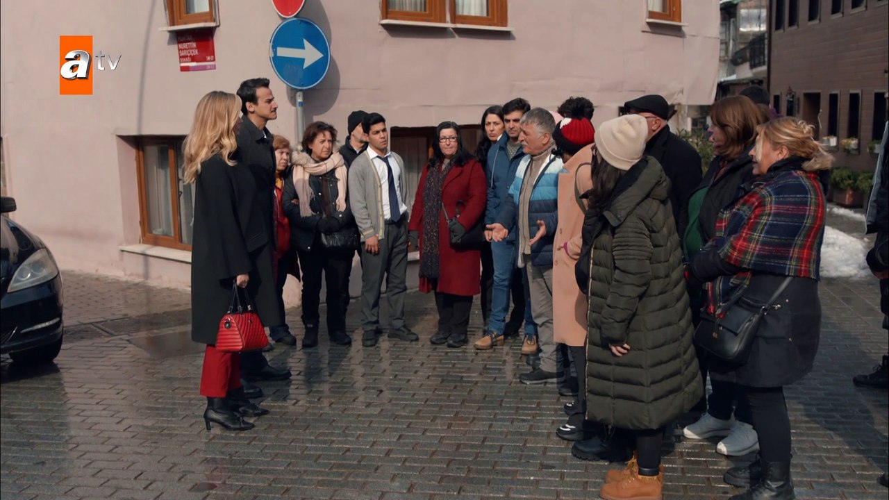 Macide mahalle sakinlerine tehtid savurdu - Adı Sevgi 3. Bölüm