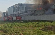 Drone - Geri dönüşüm fabrikasında çıkan yangına müdahale ediliyor