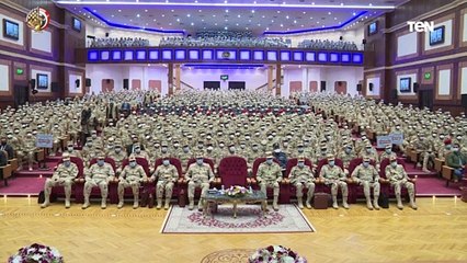 الفريق أول محمد زكى يتفقد مراحل إعداد وتأهيل المقاتلين المنضمين لوحدات مكافحة الإرهاب شرق القناة