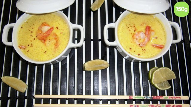 Soupe thaï aux crevettes, lait de coco et curry
