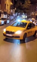 Son dakika haberleri... EYÜPSULTAN'DA DRİFT YAPAN TAKSİCİ KAMERADA