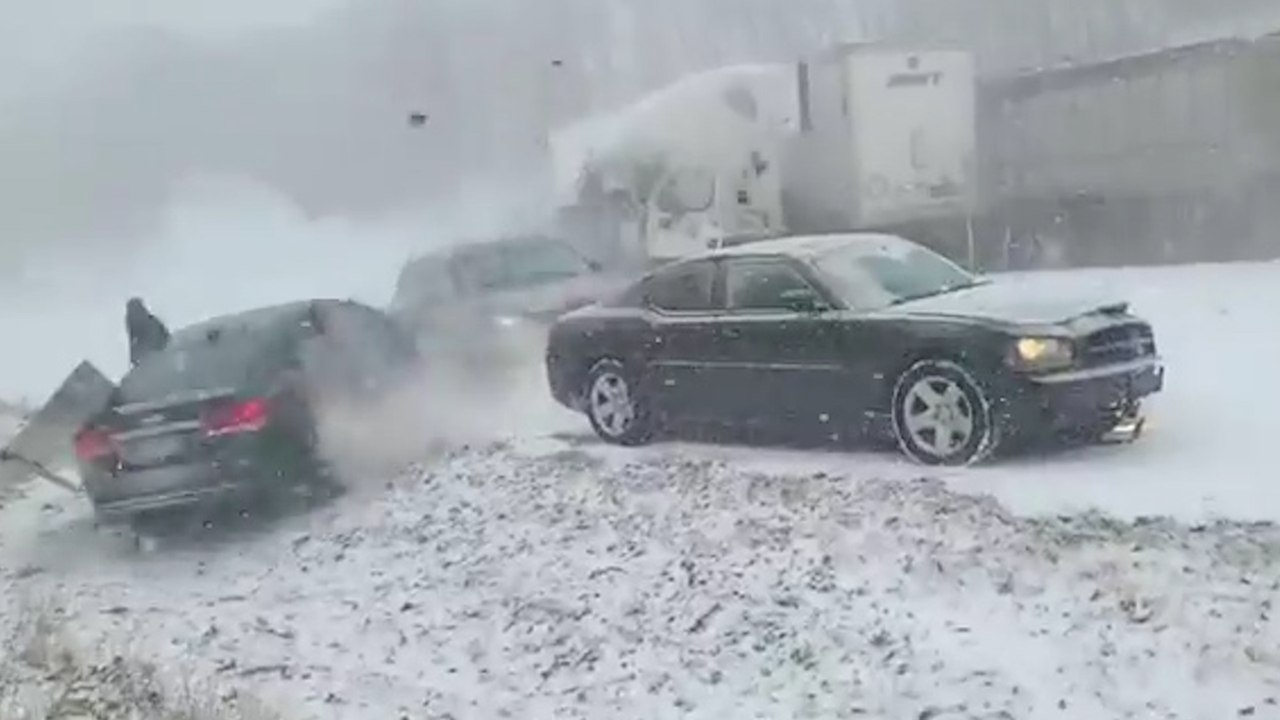 Etats-Unis : un carambolage impliquant 50 véhicules fait au moins 3 morts en  Pennsylvanie