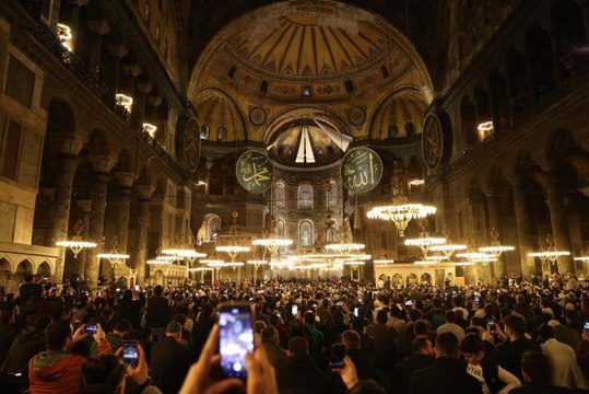 Ayasofya-i Kebir Camii'nde 88 yıl sonra teravih kılındı (2)
