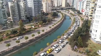 Adana'da otoyol bağlantı yolları kapatıldı, kilometrelerce kuyruk oluştu
