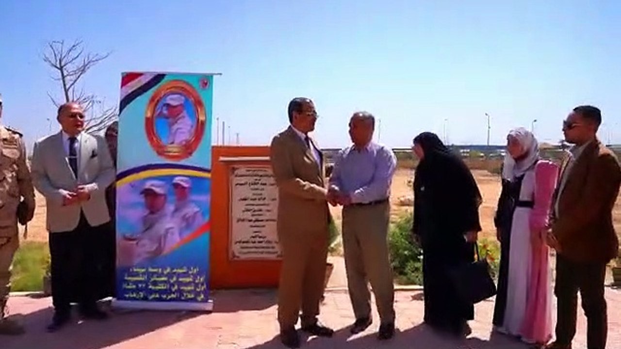 رئيس جامعة سوهاج وأسرة أحد الشهداء يزرعان 1100 شجرة بمقر الجامعة الجديد